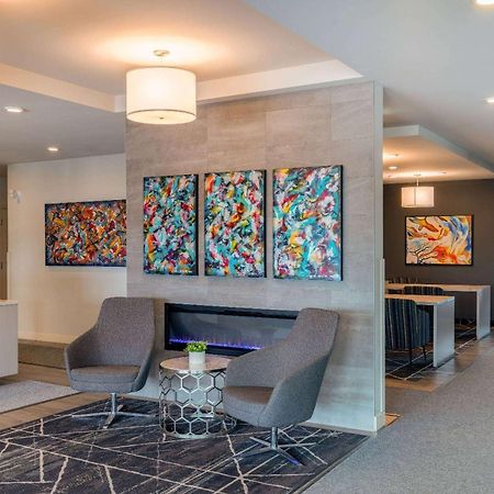 Microtel Inn & Suites Dorval Qc エクステリア 写真