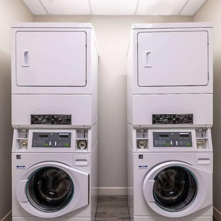 Microtel Inn & Suites Dorval Qc エクステリア 写真