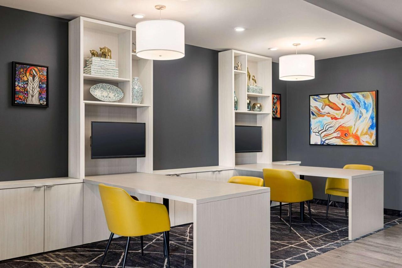 Microtel Inn & Suites Dorval Qc エクステリア 写真