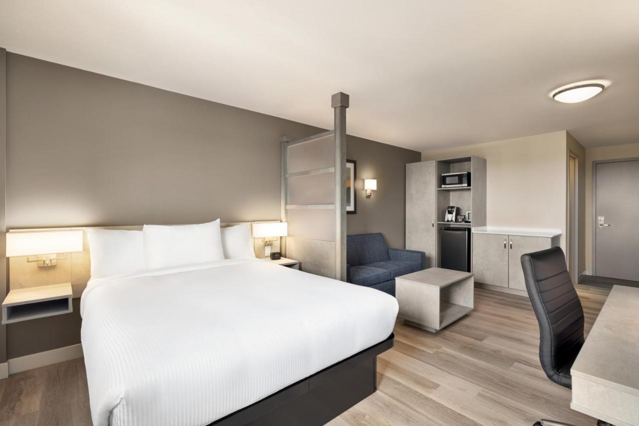Microtel Inn & Suites Dorval Qc エクステリア 写真