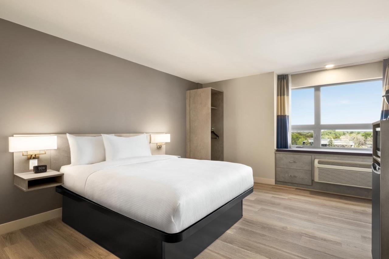 Microtel Inn & Suites Dorval Qc エクステリア 写真