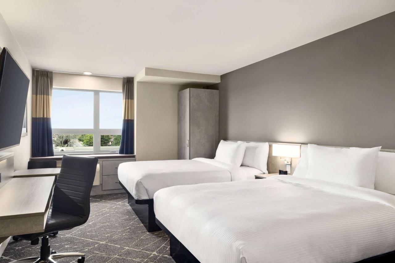 Microtel Inn & Suites Dorval Qc エクステリア 写真