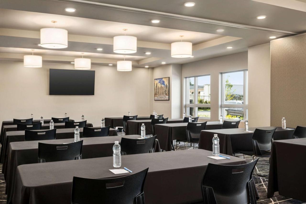 Microtel Inn & Suites Dorval Qc エクステリア 写真