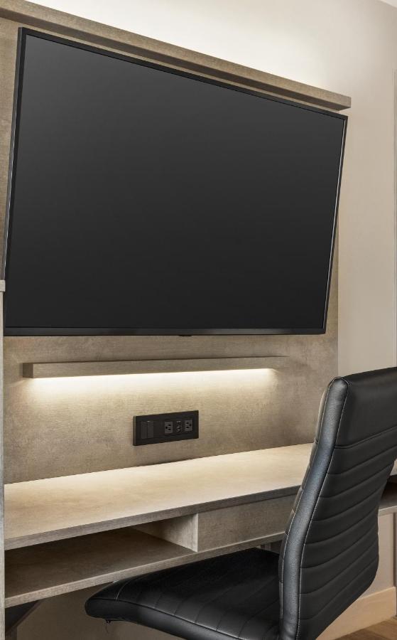 Microtel Inn & Suites Dorval Qc エクステリア 写真