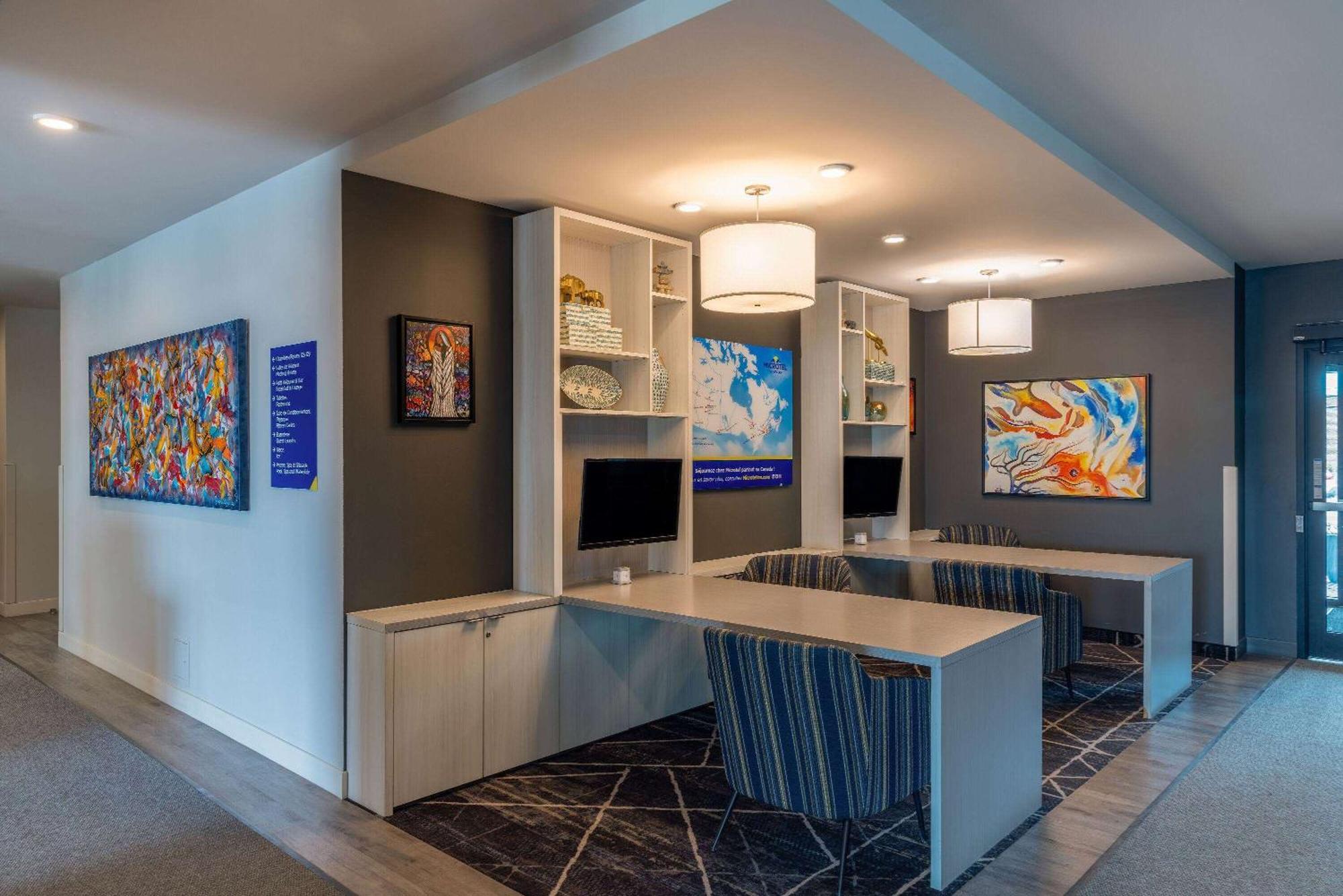 Microtel Inn & Suites Dorval Qc エクステリア 写真